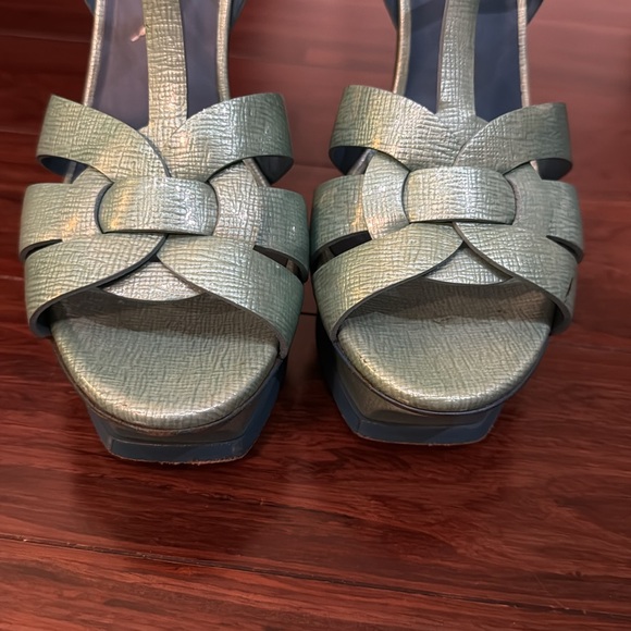 YSL Tribute Sandals in Patent Leather - great condition - Picture 7 of 7